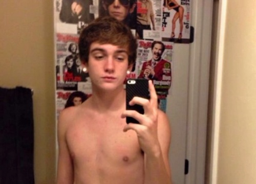 Shawn - 19 years old - Sexy Selfshot Shawn - 19 years old - Sexy Selfshot